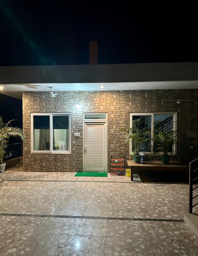 Kaashi Flora Vila Varanasi Exterior foto