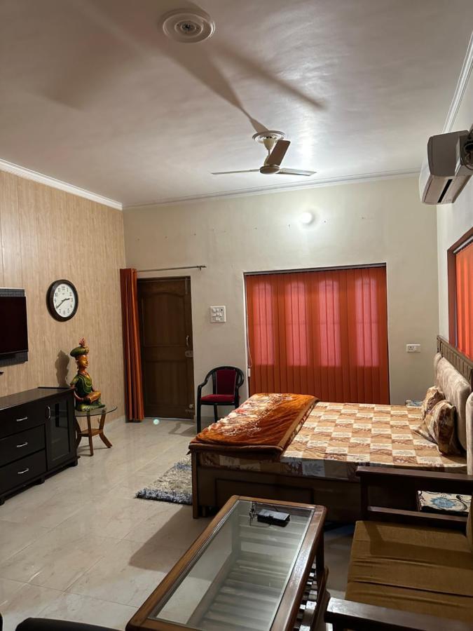 Kaashi Flora Vila Varanasi Exterior foto