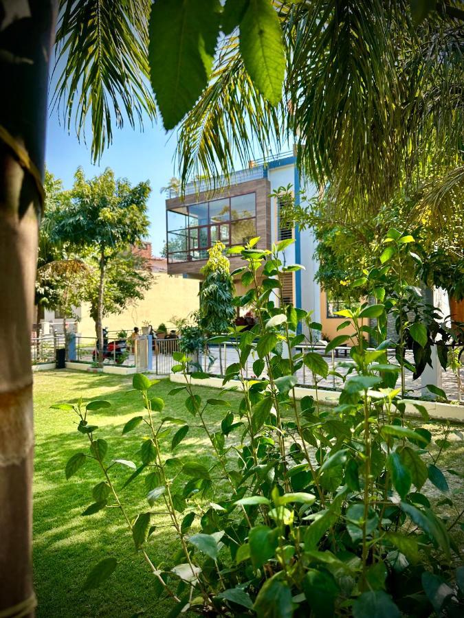 Kaashi Flora Vila Varanasi Exterior foto