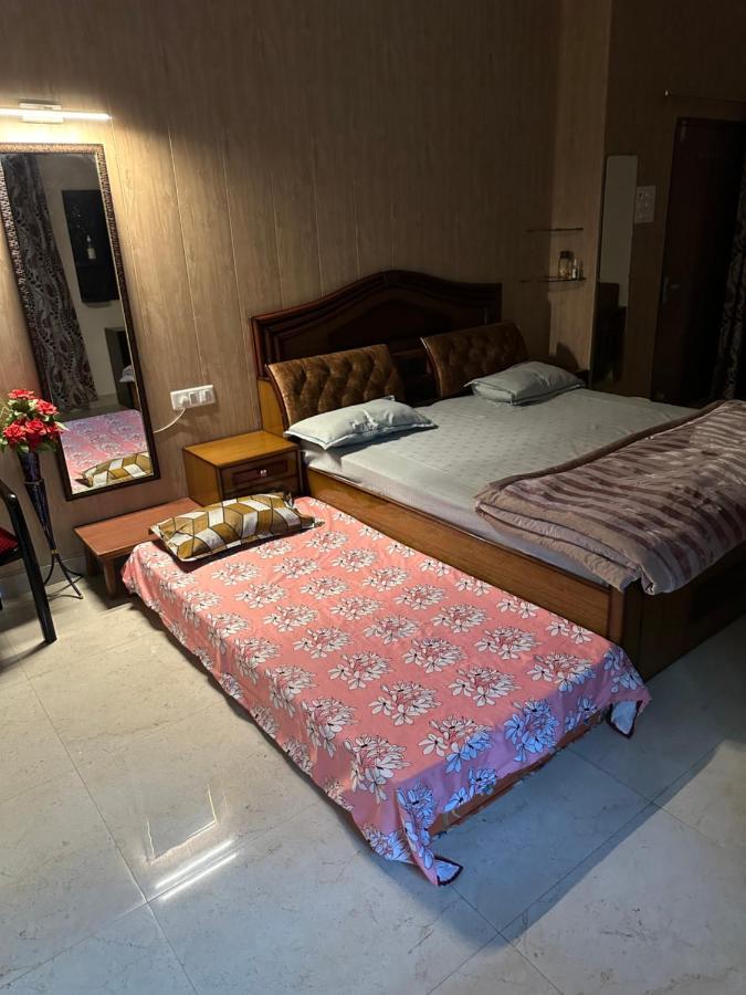Kaashi Flora Vila Varanasi Exterior foto