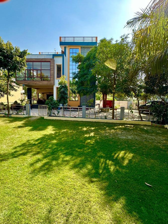 Kaashi Flora Vila Varanasi Exterior foto