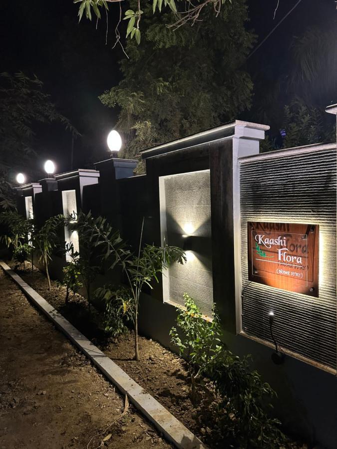 Kaashi Flora Vila Varanasi Exterior foto