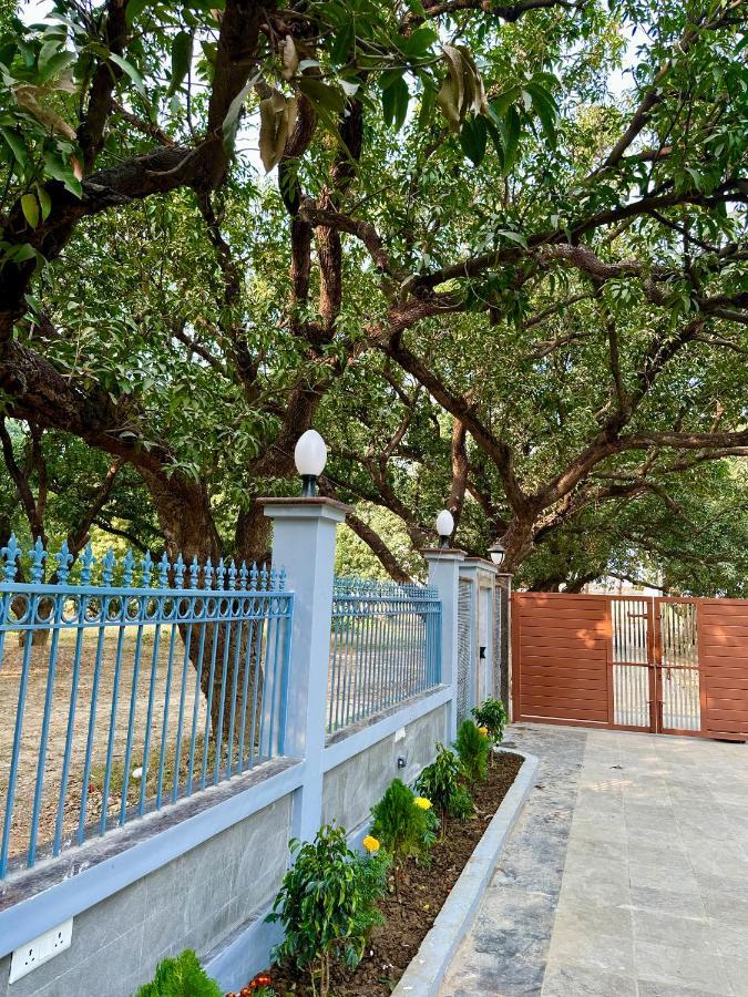 Kaashi Flora Vila Varanasi Exterior foto