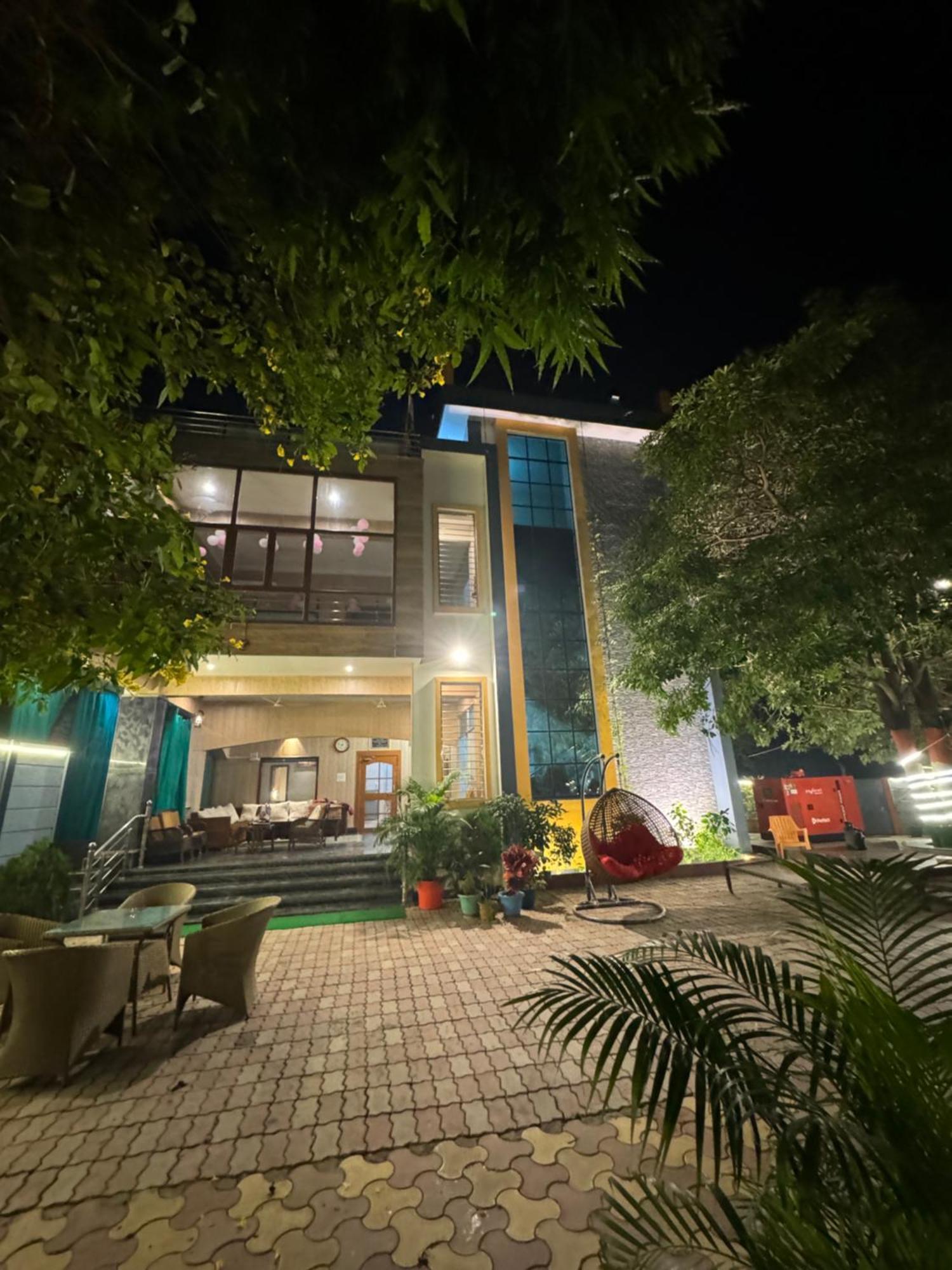 Kaashi Flora Vila Varanasi Exterior foto